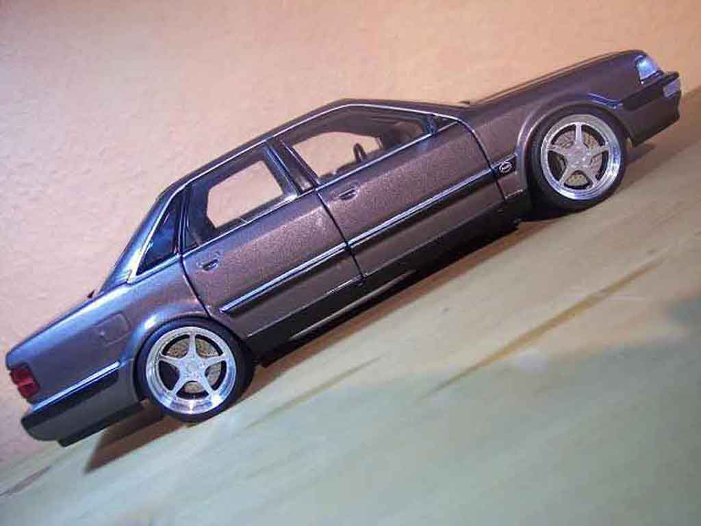 Audi V8 berline Quattro street version 1/18 Minichamps
