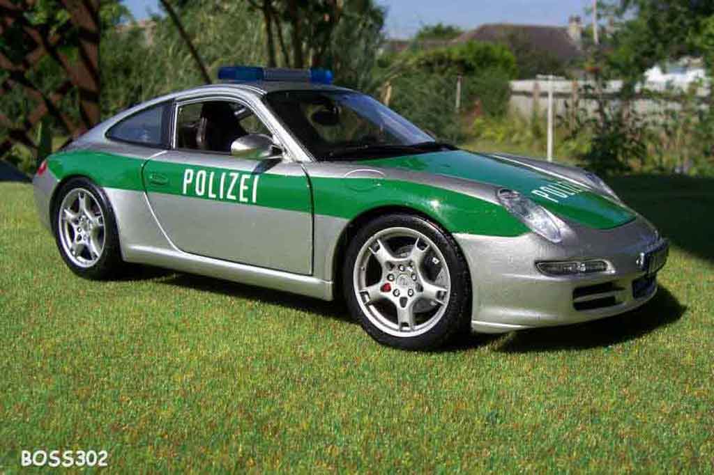Porsche 911 Carrera police / police 1/18 Maisto