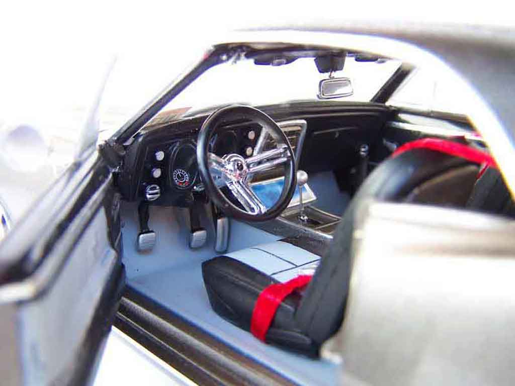 Chevrolet Camaro Z28 grey 1967 1/18 Maisto