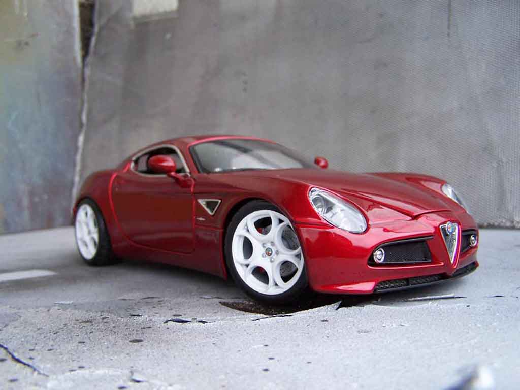 Alfa Romeo 8C Competizione 1/18 Welly Competizione red diecast model cars