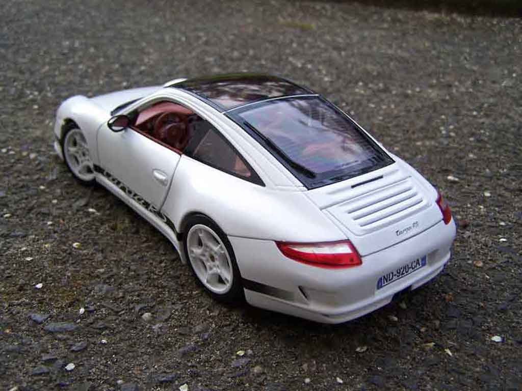 Porsche 911 Targa Carrera rs white 1/18 Norev