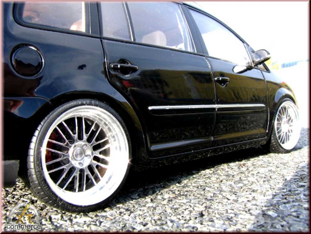 Volkswagen Touran Base black jantes alu 18 pouces 1/18 Shanghai Volkswagen