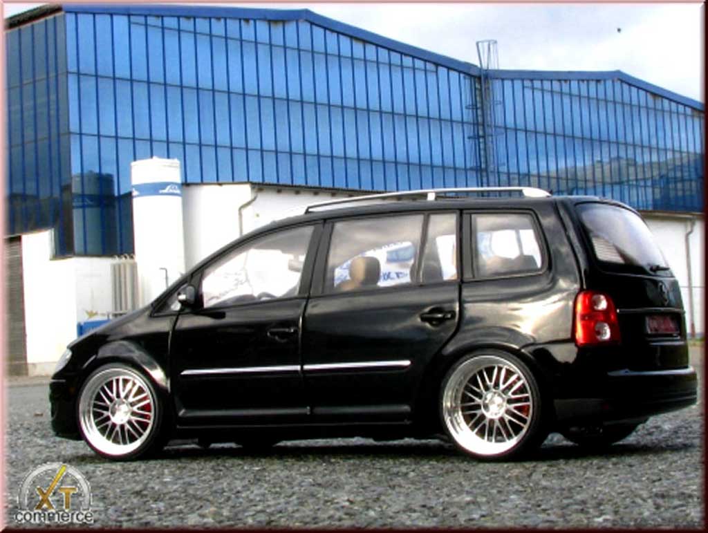 Volkswagen Touran Base black jantes alu 18 pouces 1/18 Shanghai Volkswagen