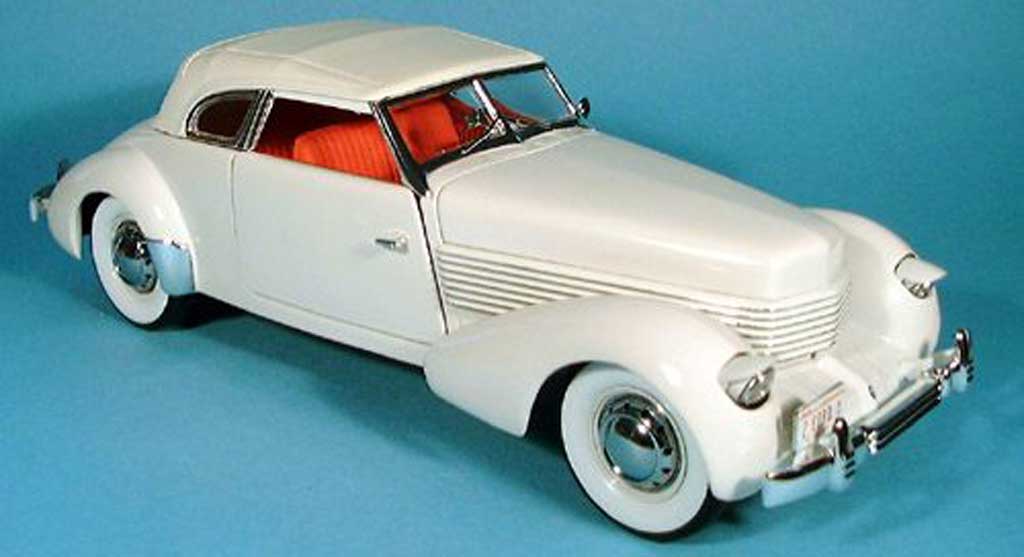 Cord 810 1/18 Signature white 1936 diecast model cars