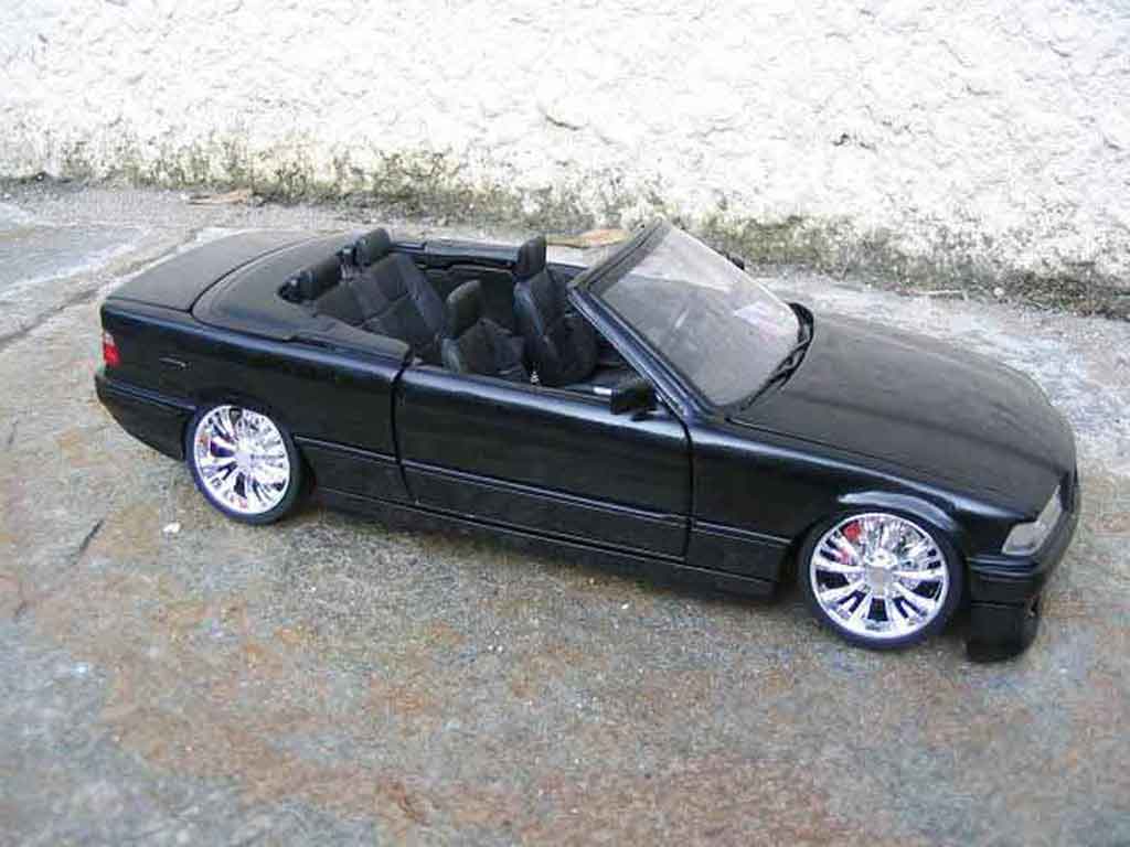 Bmw 325 Cabriolet E36 black jantes chromees 1/18 Maisto