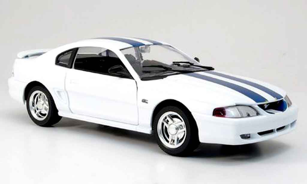 Ford Mustang 1994 1/18 Eagle 1994 coupe white avec bandes blues diecast model cars
