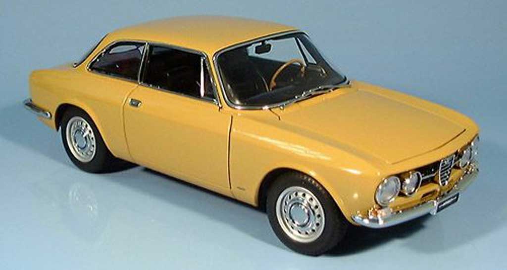 Alfa Romeo 1750 GTV 1/18 Autoart GTV beige millennium edition 1967 diecast model cars
