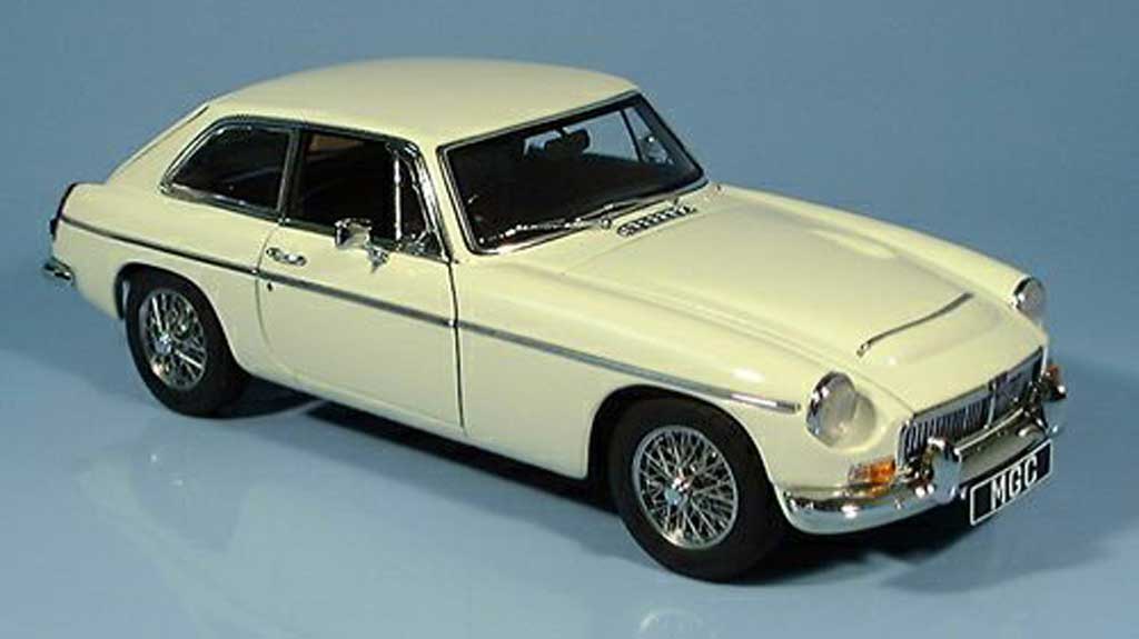 MG B 1/18 Autoart gt coupe creme diecast model cars