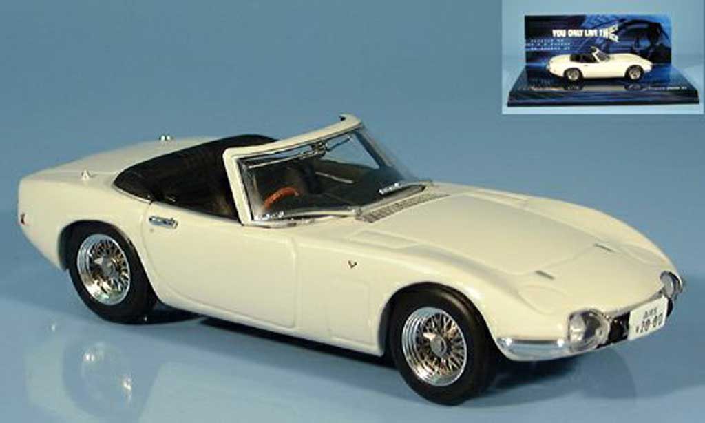 Toyota 2000 GT James Bond 1/43 Minichamps James Bond 007 diecast model cars
