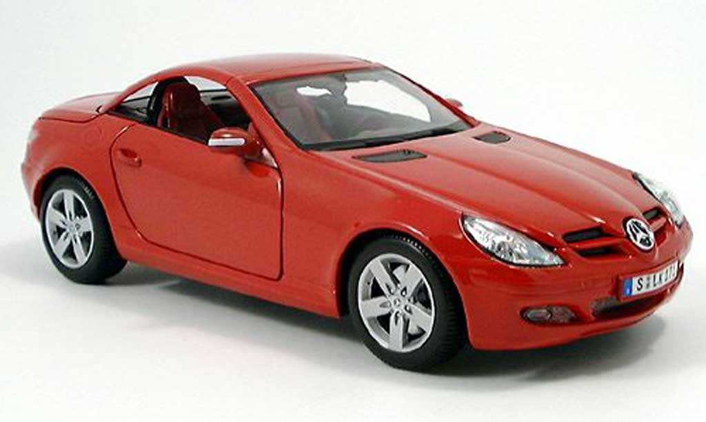 Mercedes Classe SLK 1/18 Maisto red toit ferme 2004 diecast model cars