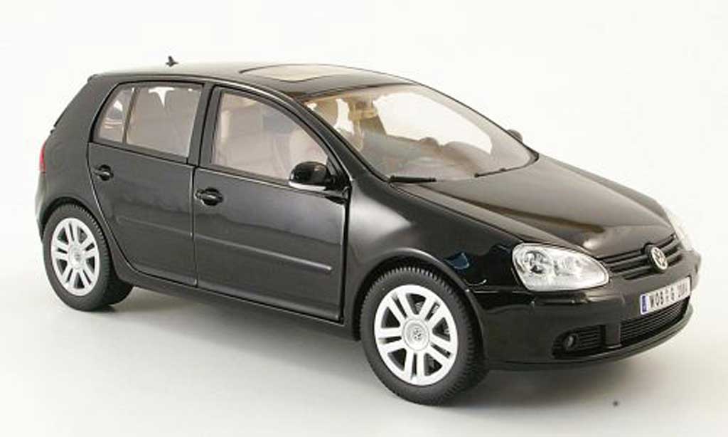 Volkswagen Golf V 1/18 Burago V black 2003 5 portes diecast model cars