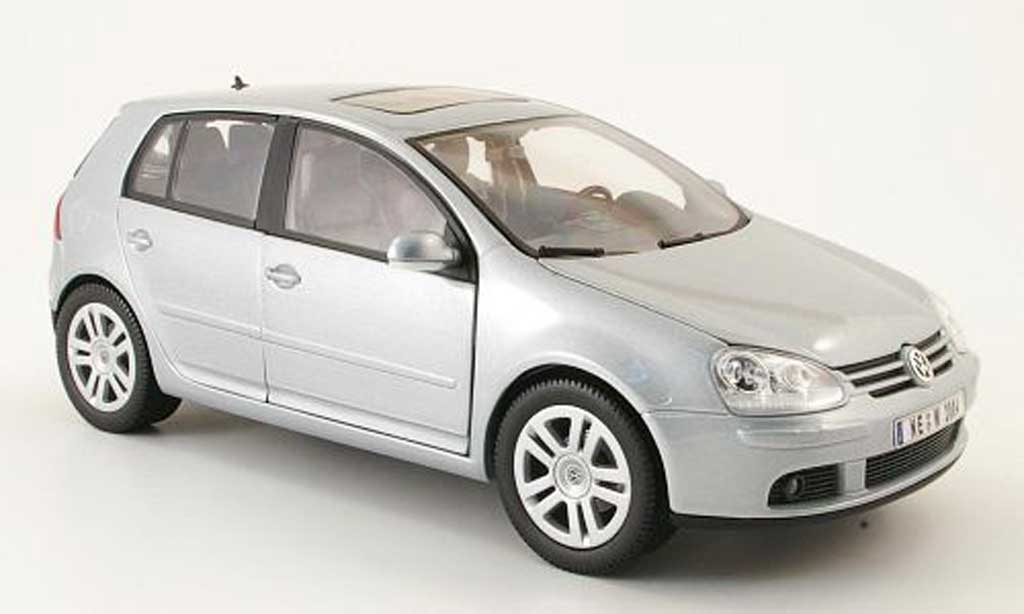 Volkswagen Golf V 1/18 Burago V grey 2003 5 portes diecast model cars
