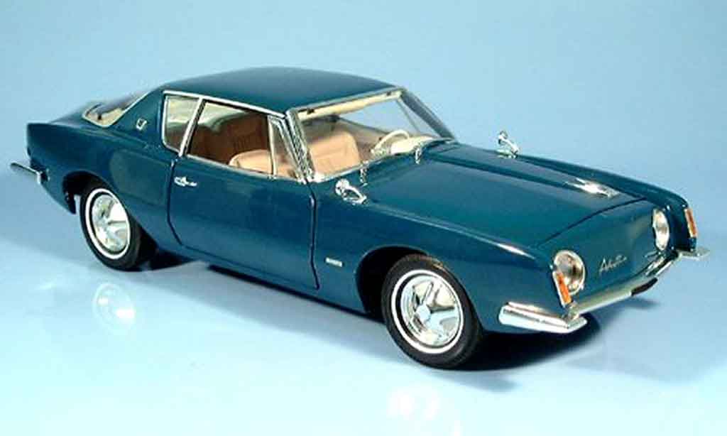 Studebaker Avanti 1/18 Signature grun 1963 diecast model cars