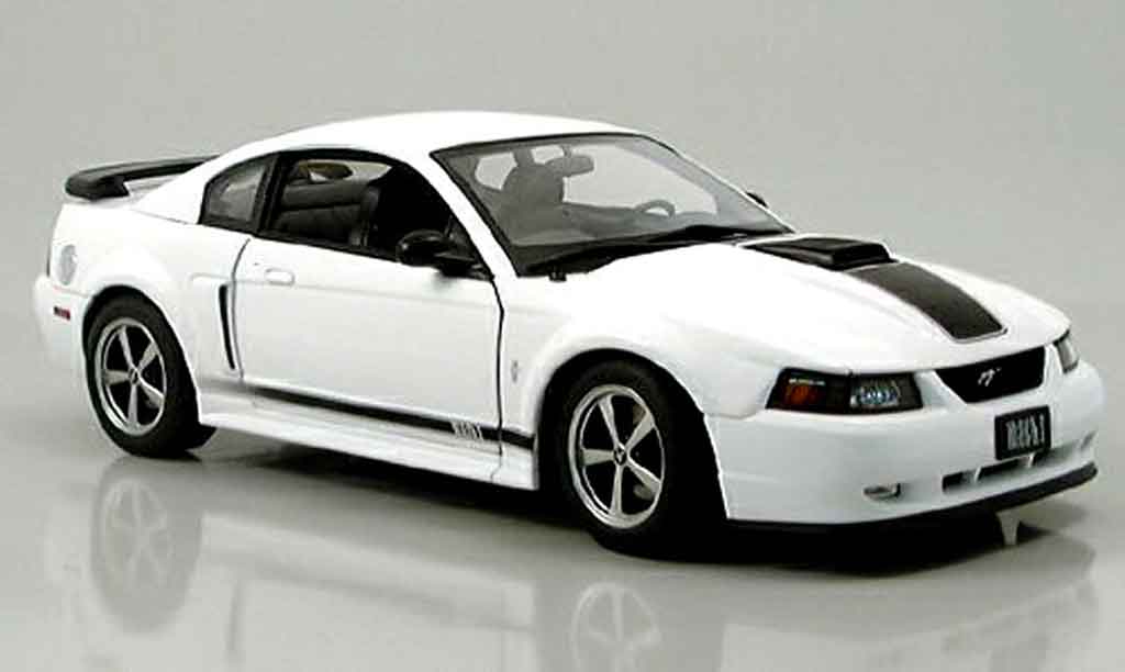 Ford Mustang 2003 1/18 Autoart 2003 mach i white diecast model cars