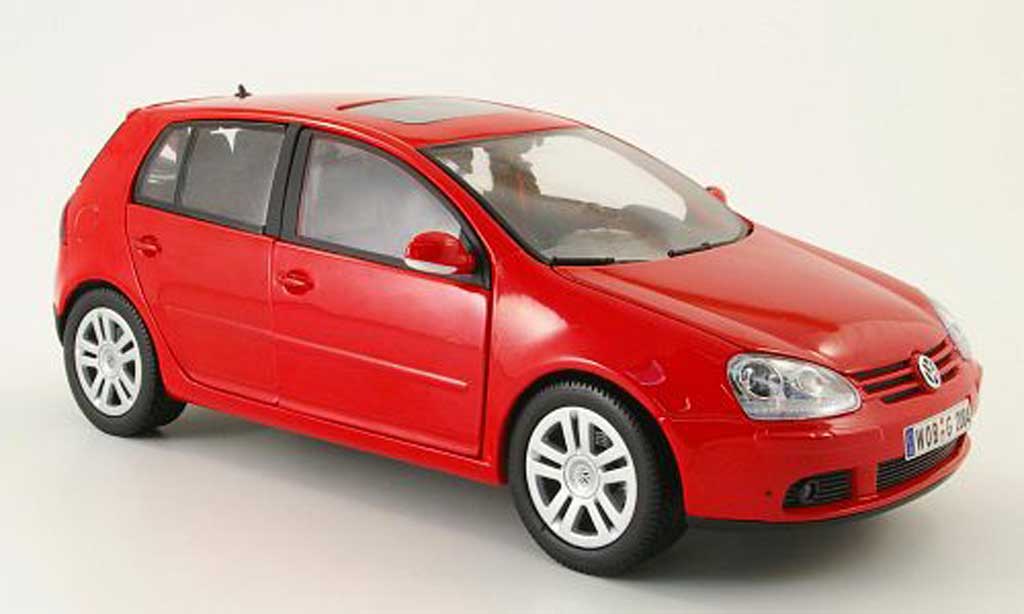 Volkswagen Golf V 1/18 Burago V red 2003 5 portes diecast model cars