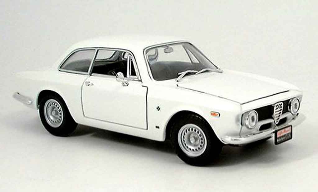Alfa Romeo Giulia 1300 GTA 1/18 Yat Ming 1300 GTA sprint white 1963 diecast model cars