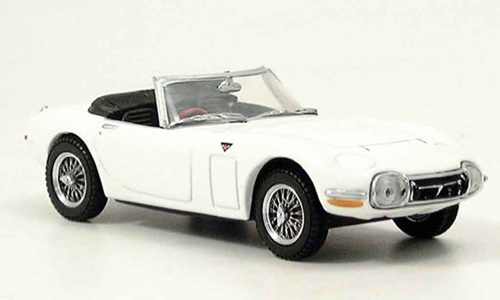 Toyota 2000 GT 1/43 Kyosho white diecast model cars