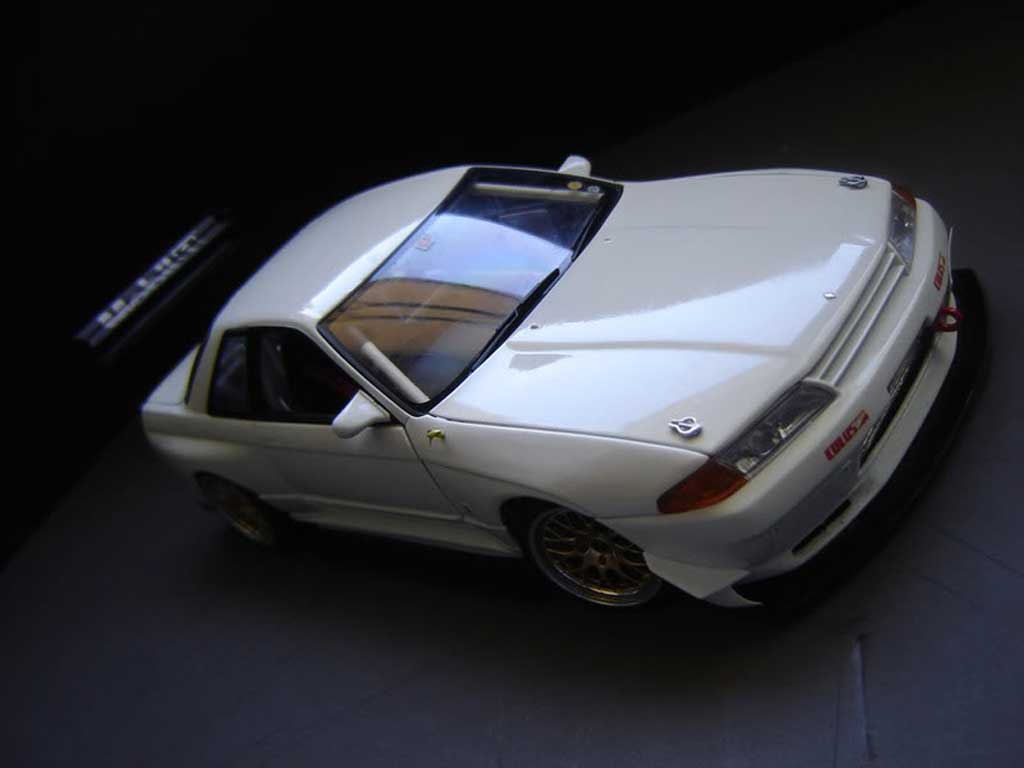Nissan Skyline R32 Time attack white 1/18 Kyosho