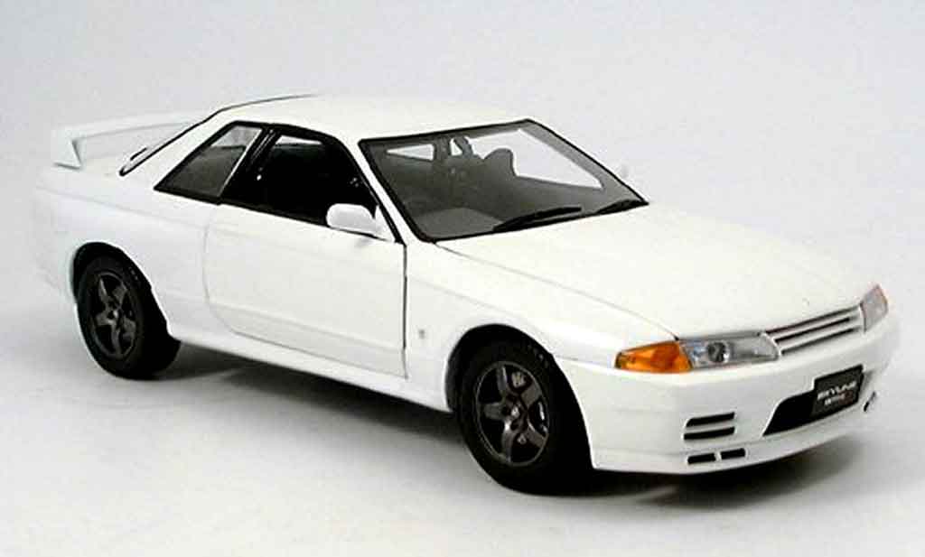 Nissan Skyline R32 1/18 Kyosho R32 gt-r white diecast model cars