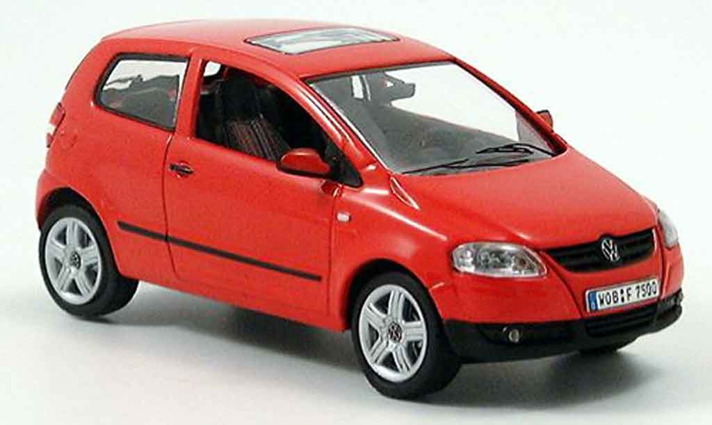 Volkswagen Fox 1/43 Schuco red avec lenkung 2005 diecast model cars