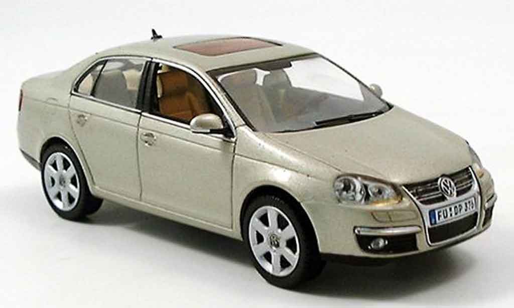 Volkswagen Jetta 1/43 Schuco beige 2005 diecast model cars