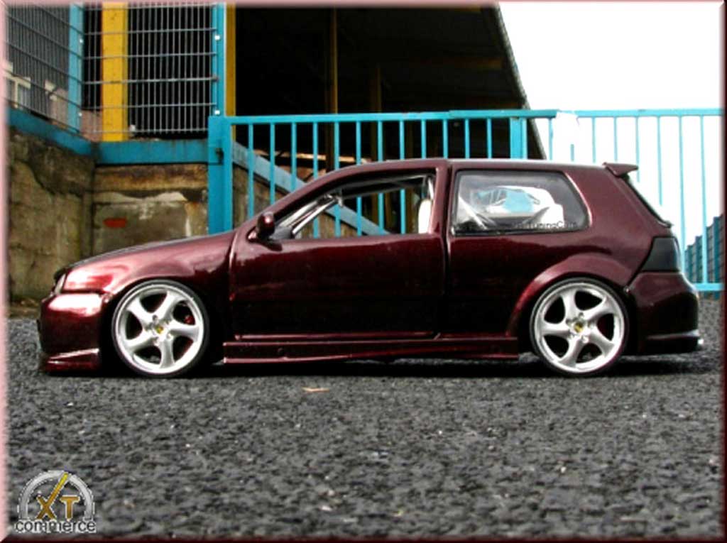 Volkswagen Golf GTI purple jantes porsche 17 pouces kit carrosserie 1/18 Revell
