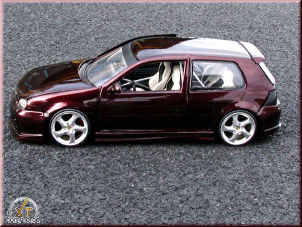 Volkswagen Golf GTI purple jantes porsche 17 pouces kit carrosserie 1/18 Revell