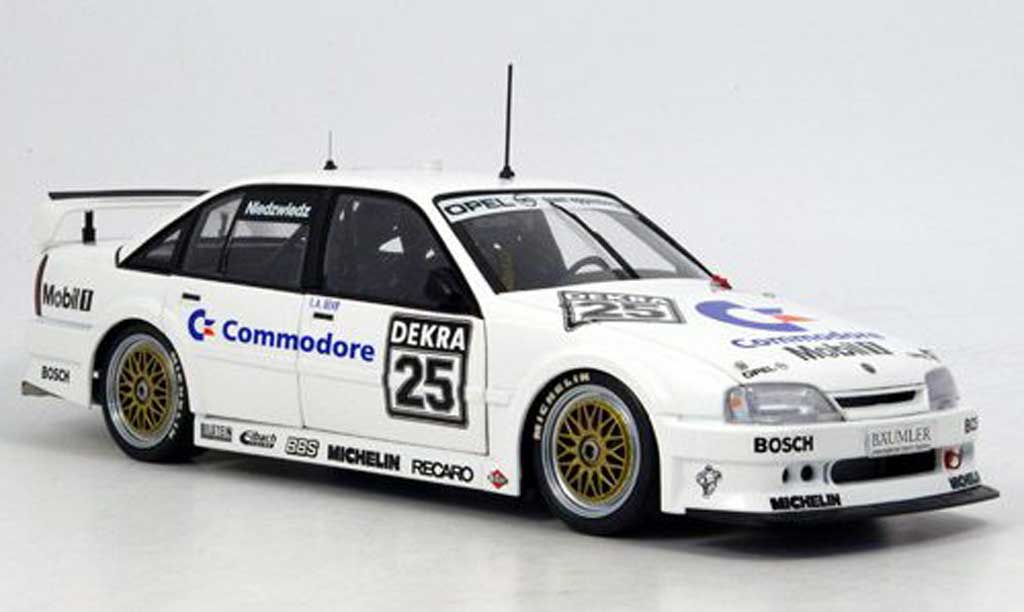 Opel Omega 1/18 Minichamps 3000 24v niedzwiedz dtm 1991 diecast model cars