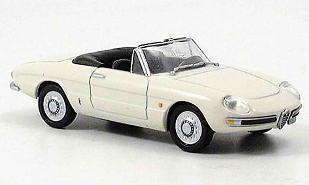 Alfa Romeo Spider 1/43 DeAgostini 1600 duetto beige 1966 diecast model cars