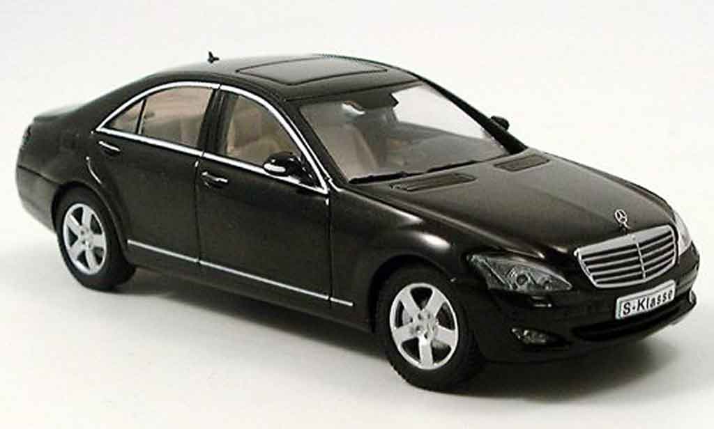 Mercedes Classe S 1/43 Autoart S 500 SWB black 2004 diecast model cars