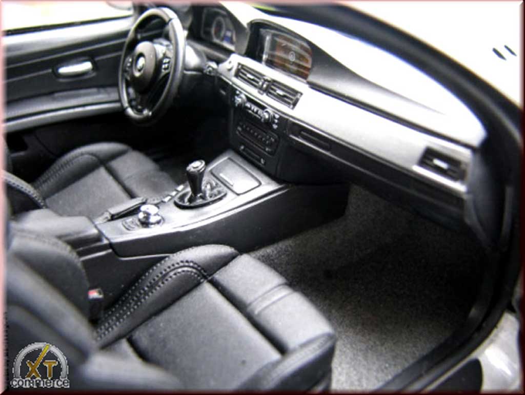 Bmw M3 Coupe E92 white jantes noir mat 1/18 Kyosho