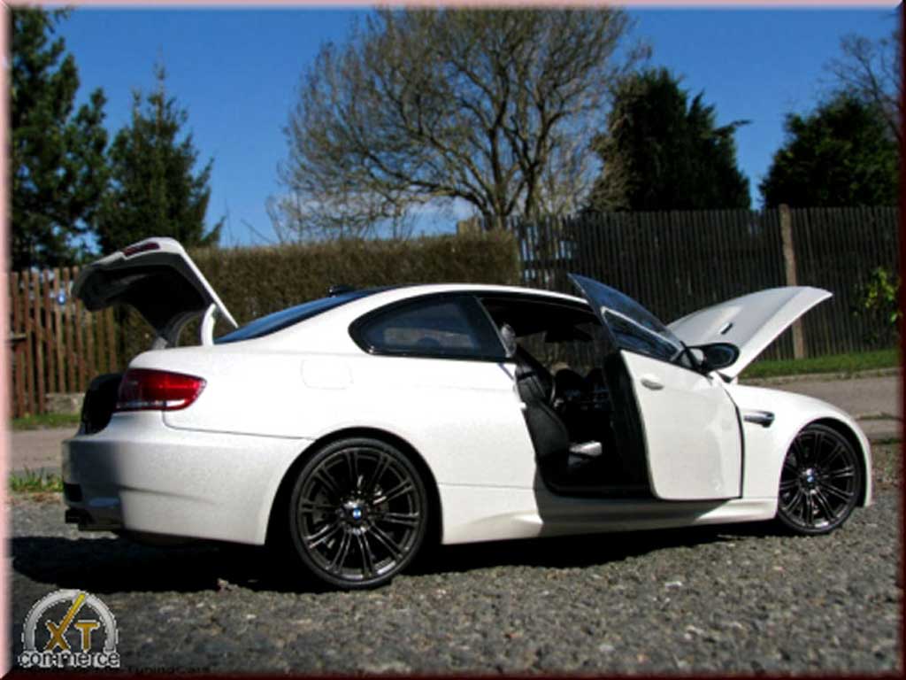 Bmw M3 Coupe E92 white jantes noir mat 1/18 Kyosho