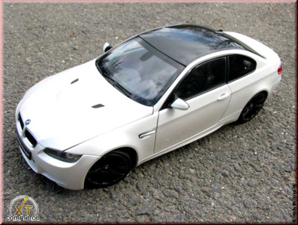 Bmw M3 Coupe E92 white jantes noir mat 1/18 Kyosho