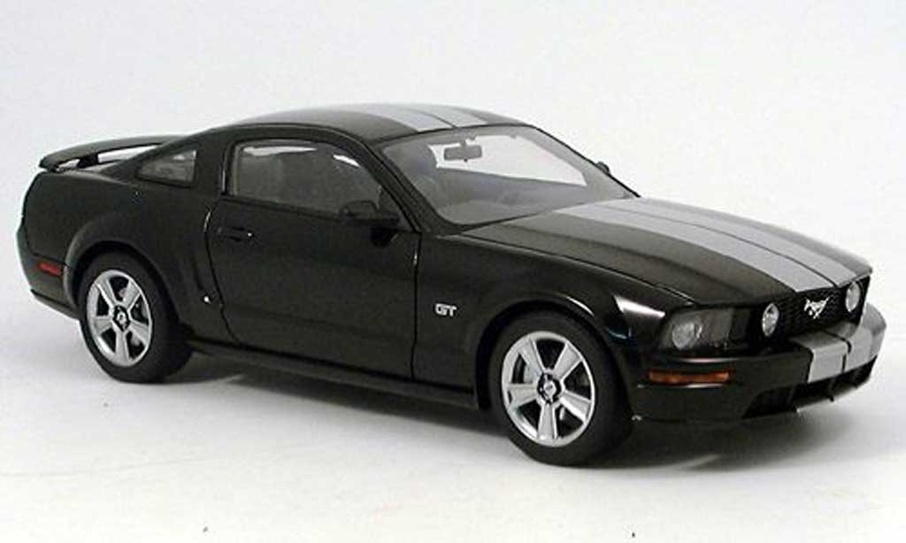 Ford Mustang 2005 1/18 Autoart 2005 gt black diecast model cars