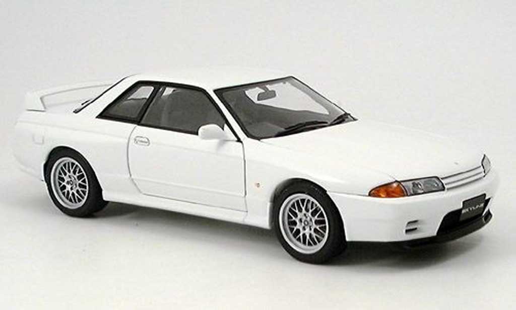Nissan Skyline R32 1/18 Autoart R32 gtr v-spec.ii white diecast model cars