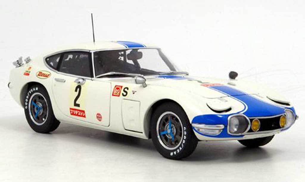 Toyota 2000 GT Fuji 1/18 Autoart Fuji no.2 24h 1967 diecast model cars
