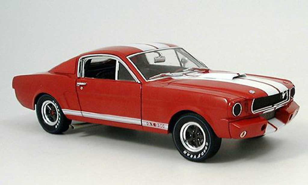 Shelby GT 350 1966 1/18 Shelby Collectibles 1966 racing red avec bandes whites diecast model cars