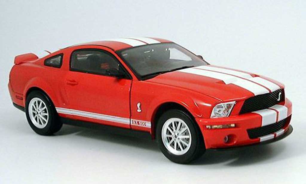 Shelby GT 500 1/18 Shelby Collectibles red white 2007 diecast model cars