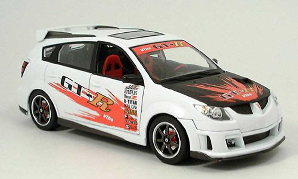 Pontiac Vibe 1/18 Yat Ming tuner white 2003 diecast model cars