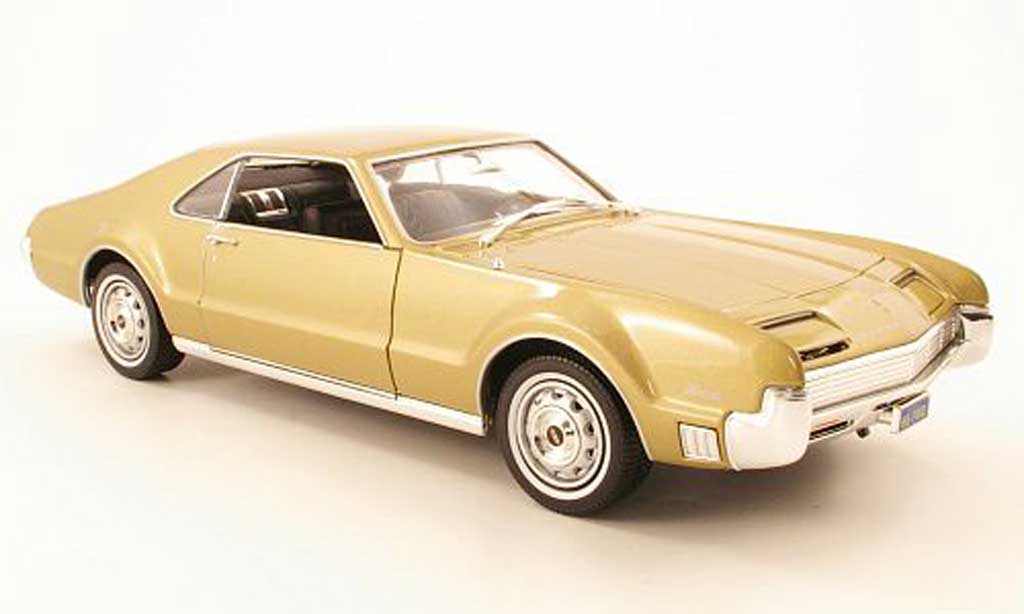 Oldsmobile Toronado 1/18 Yat Ming or 1966 diecast model cars