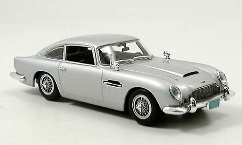 Aston Martin DB5 1/43 Minichamps james bond casino royal diecast model cars