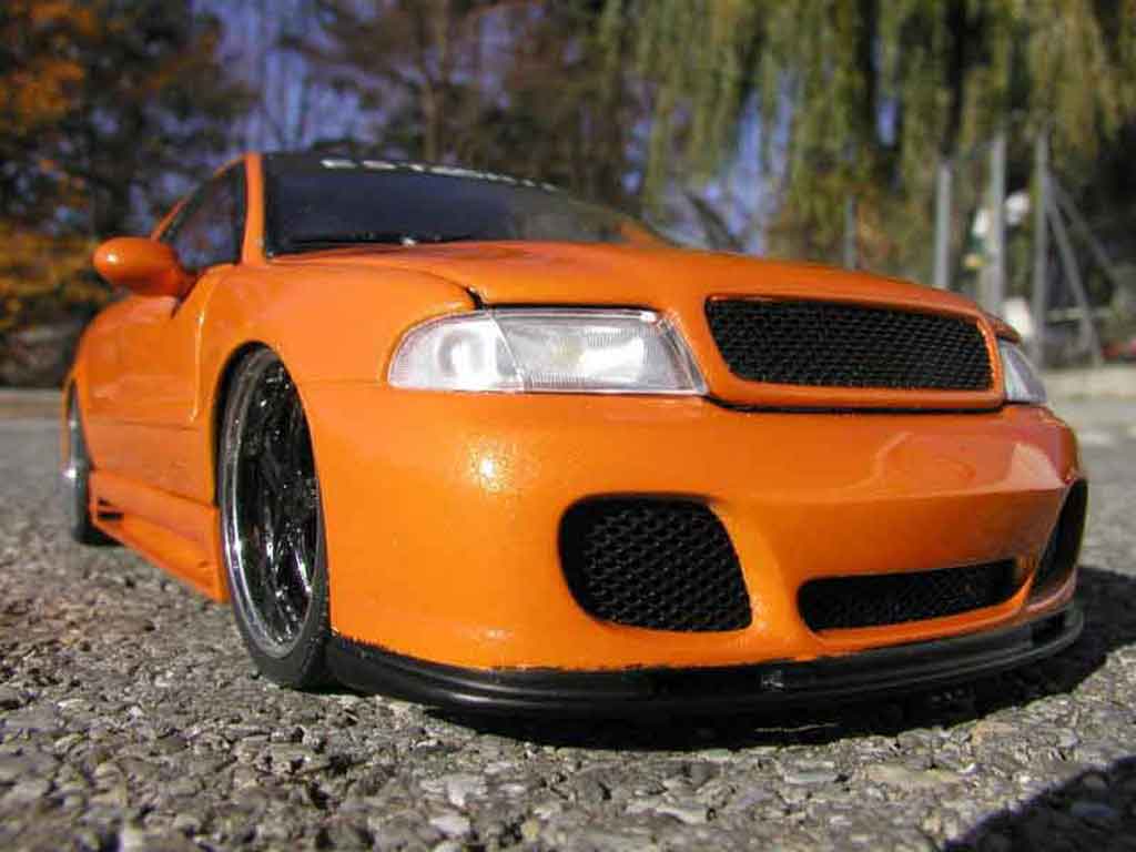 Audi A4 berline estoril 1/18 Ut Models