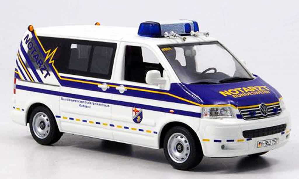 Volkswagen Combi 1/43 Minichamps t5 transporter bundeswehr notarzt 2002 diecast model cars