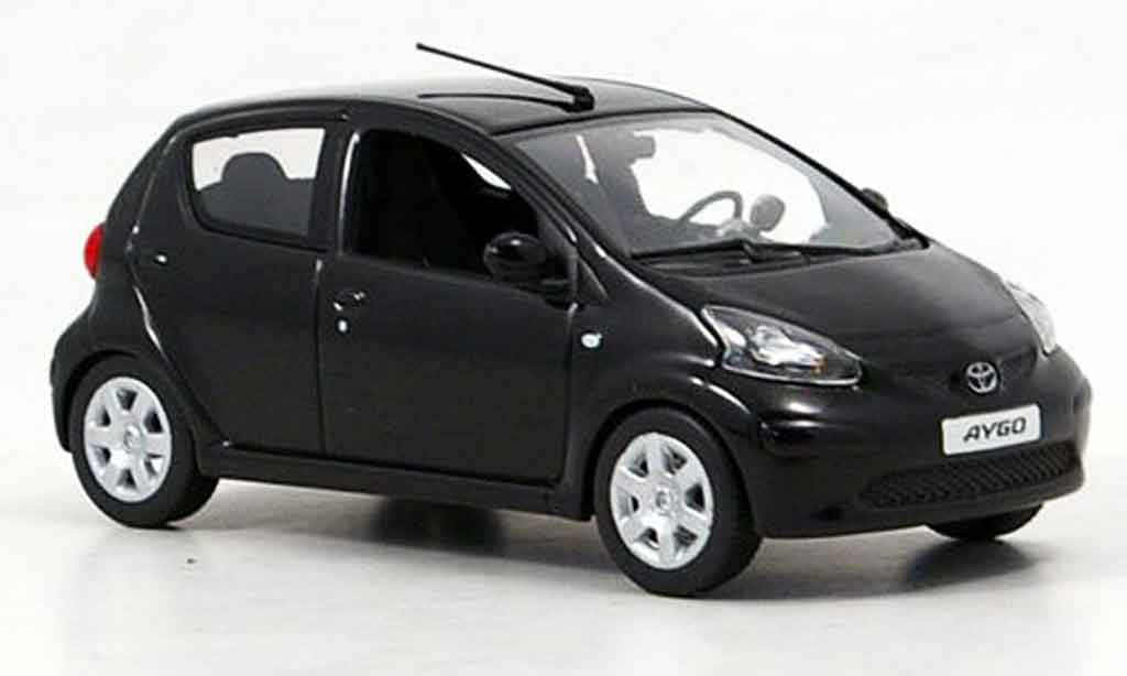 Toyota Aygo 1/43 Minichamps black 2005 diecast model cars