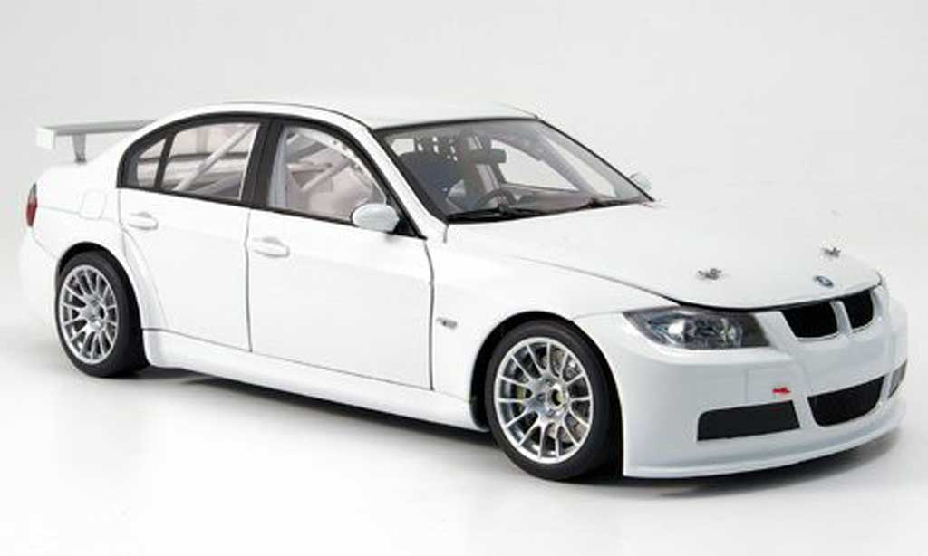 Bmw 320 E90 1/18 Autoart E90 si white plain body version 2006 WTCC test car diecast model cars