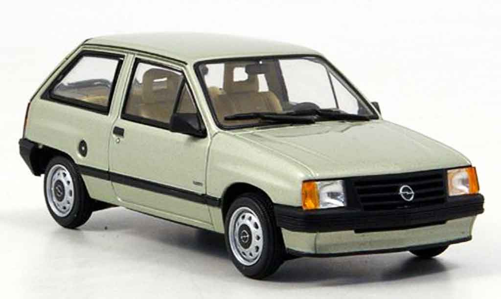 Opel Corsa 1/43 Minichamps a grun diecast model cars