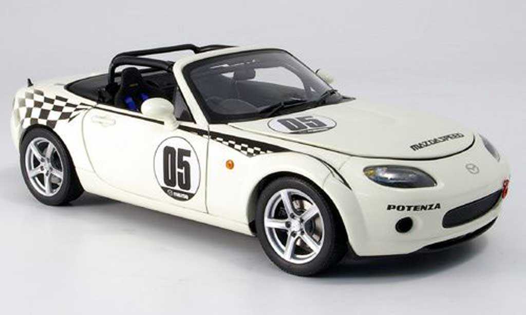 Mazda MX5 2006 1/18 Autoart 2006 roadster nr-a no.5 white diecast model cars