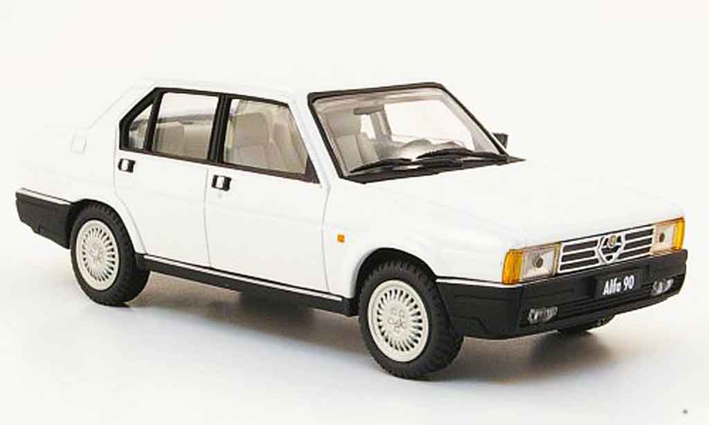 Alfa Romeo 90 1/43 Pego berline white 1984 diecast model cars