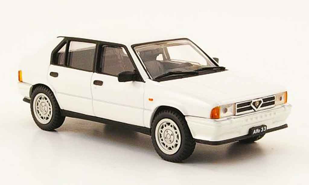 Alfa Romeo 33 1/43 Pego quadrifoglio white 1983 diecast model cars