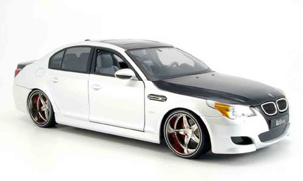 Bmw M5 E60 1/18 Maisto E60 tuning white/black diecast model cars